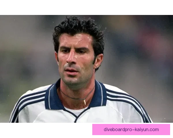 菲戈在巴萨时期表现出色，成为球队夺冠的重要一员