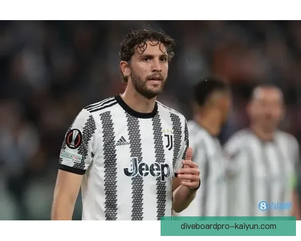 洛卡特利在国家队的表现持续提升,近期状态备受关注。 洛卡特利在国家队的表现持续提升,近期状态备受关注。