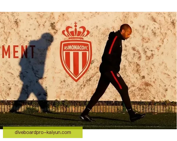 亨利盘带风格在现代足球中的影响力与技术分析